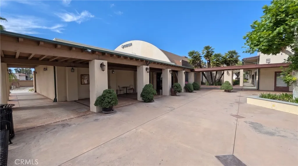 Courtyard to Building Entrace