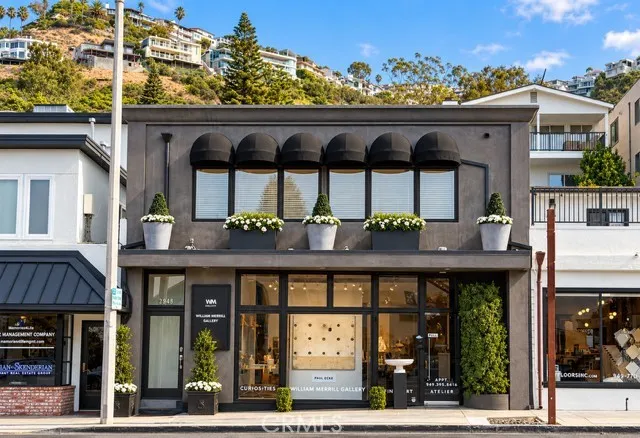 The penthouse is located above the William Merrill Fine Art Gallery