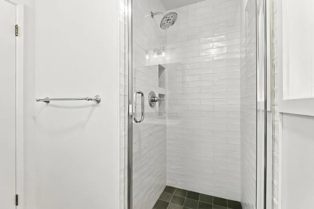 1st Floor Bath