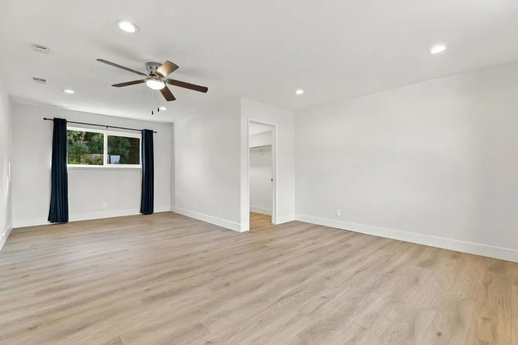Primary Bedroom/Walk-In Closet