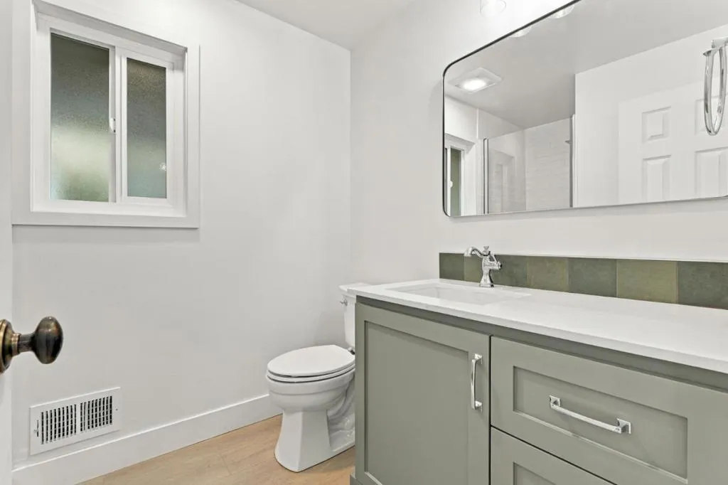 1st Floor Bath