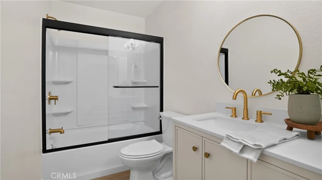Updated Upstairs Bath with Gold Accents Updated Upstairs Bath with Gold Accents