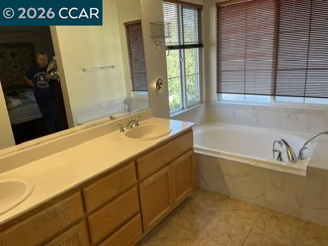 Master bathroom jacuzi