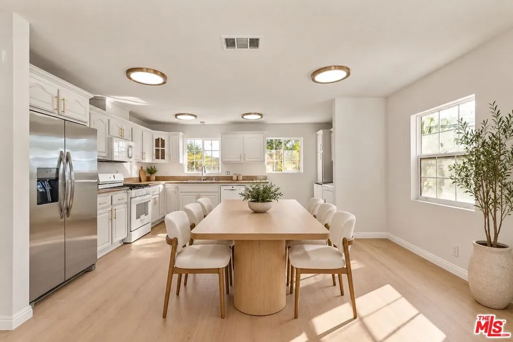 Virtually Staged Kitchen Virtually Staged Kitchen