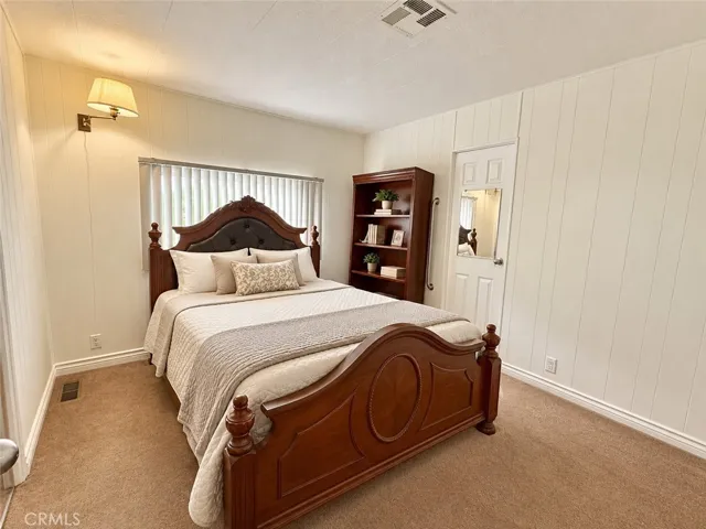 Guest bedroom.