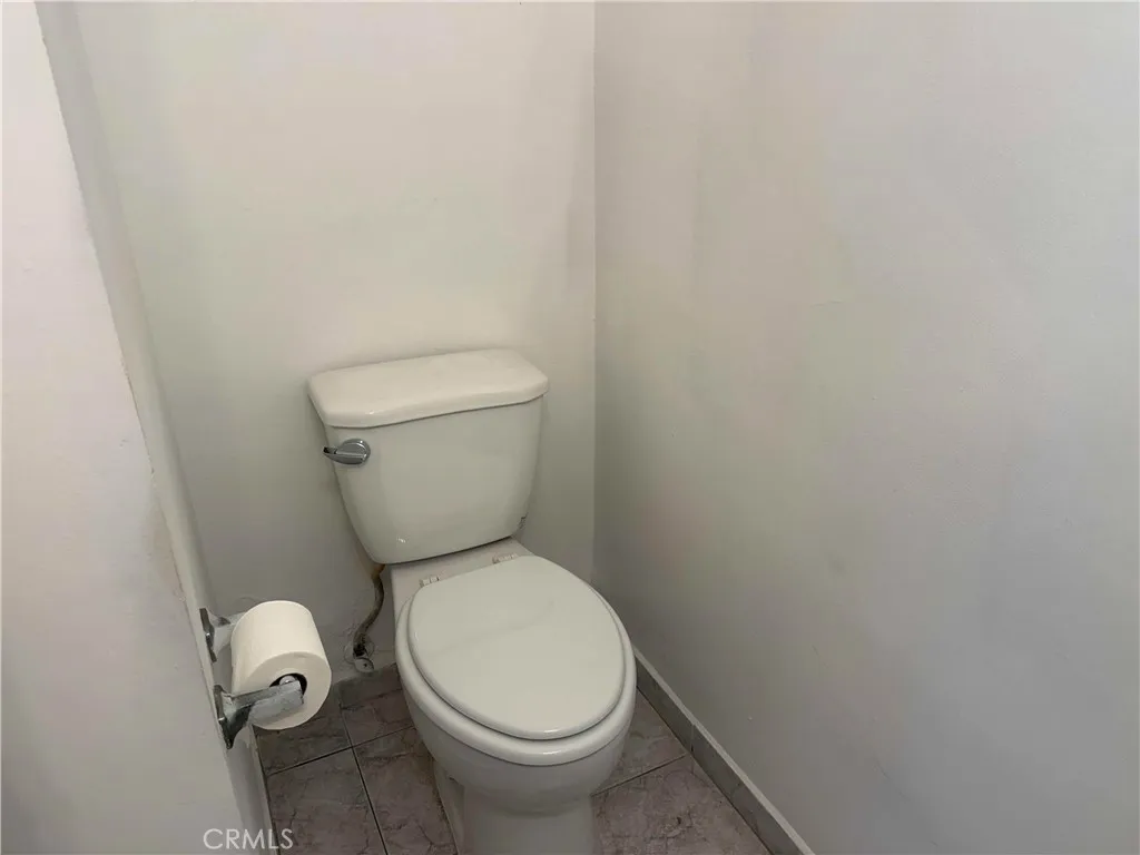 downstairs 1/2 bath