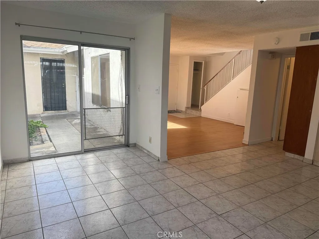 dining area / living room