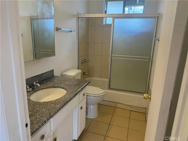 upstairs full bathroom