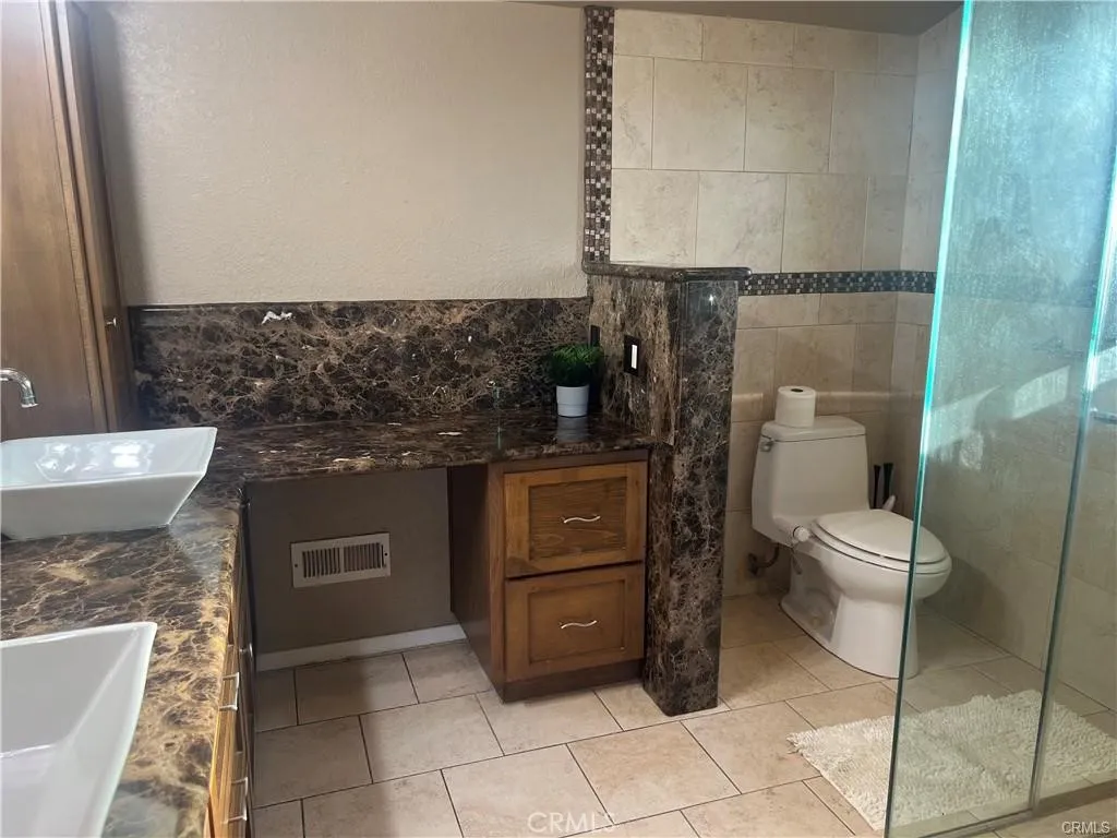 Large Bathroom Large Bathroom