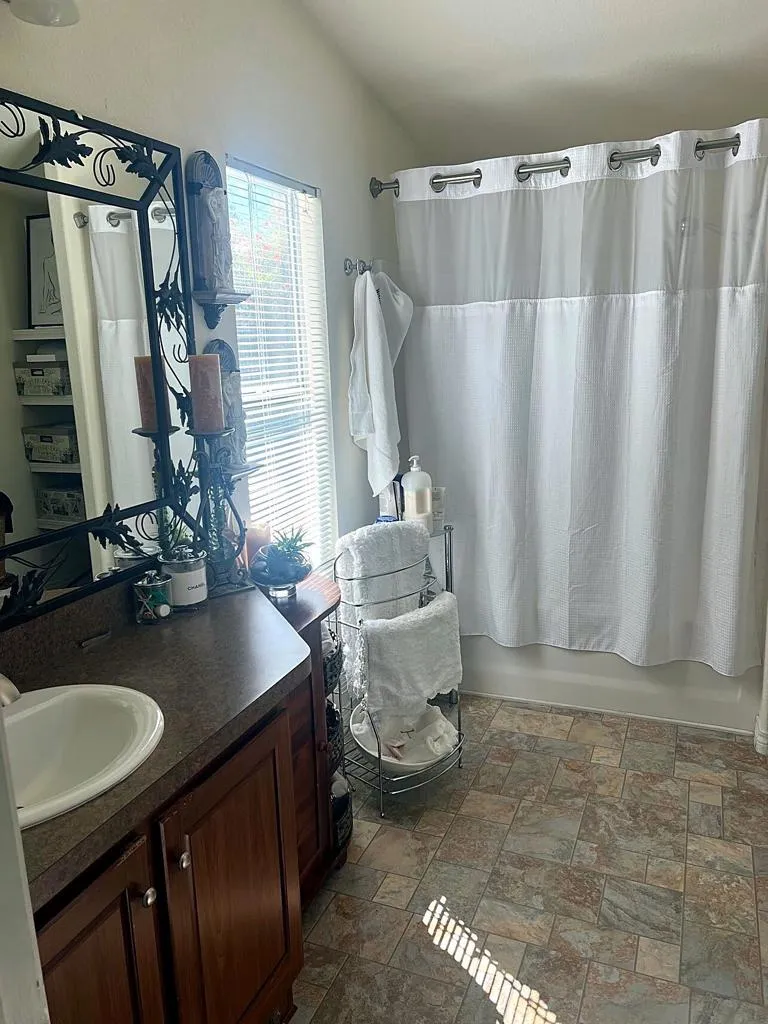 09-master-bath-b 09-master-bath-b