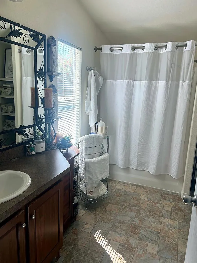 08-master-bath-a 08-master-bath-a