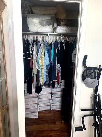 06-closet