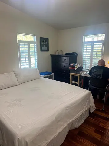 05-bedroom-person