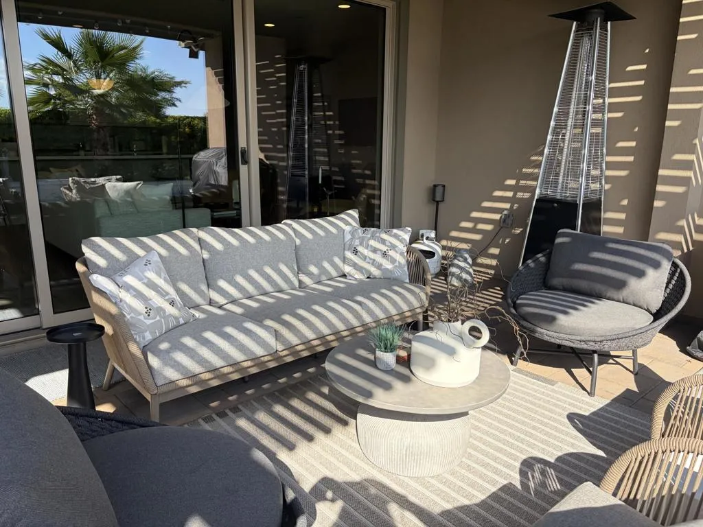 outside sitting area outside sitting area