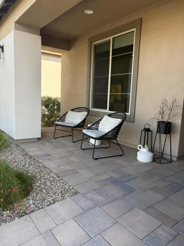 front sitting area