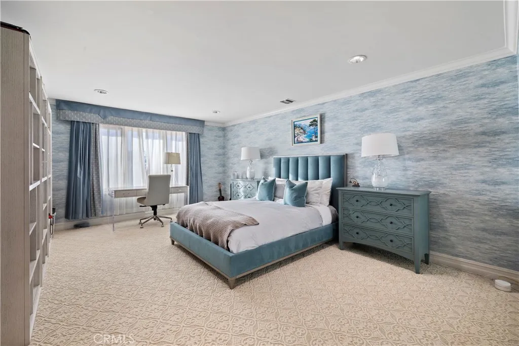 Guest bedroom