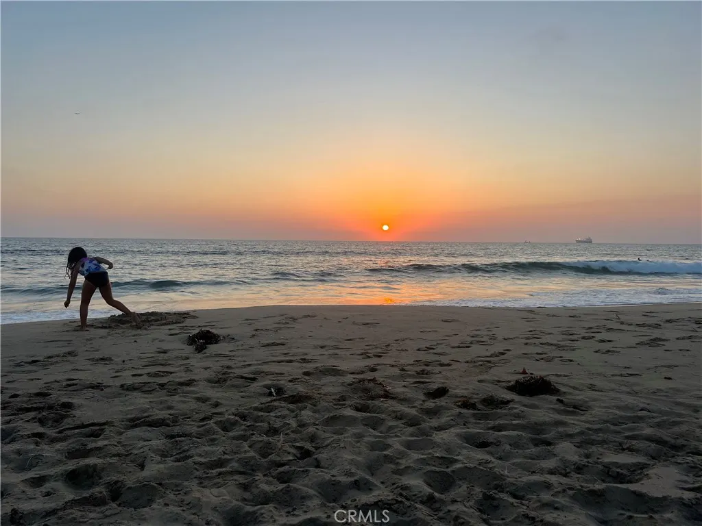 Breathtaking Ocean Sunset & Golden Horizon