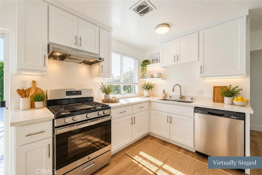 Bright Kitchen - Virtually Staged