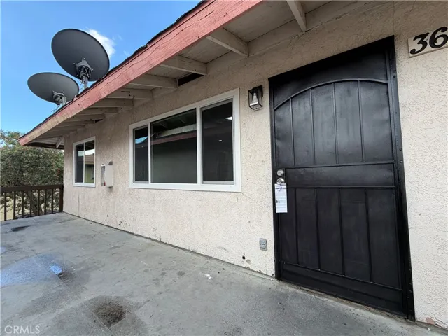 2ND STORY APARTMENT