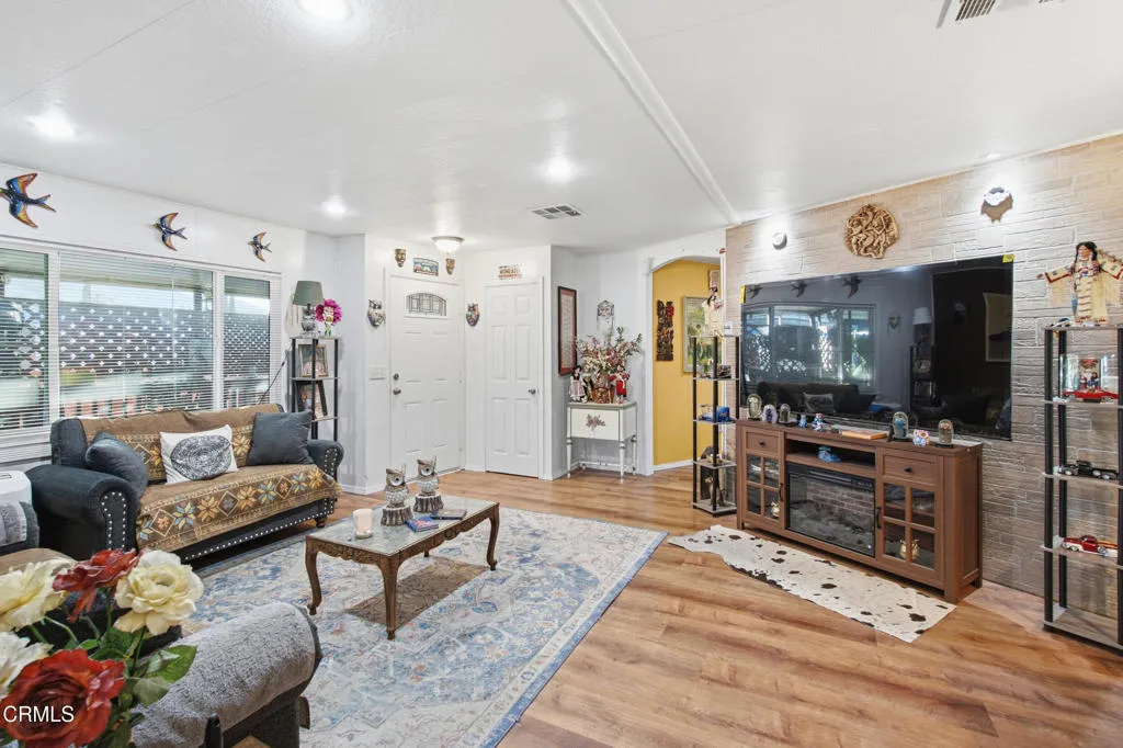 13_living room