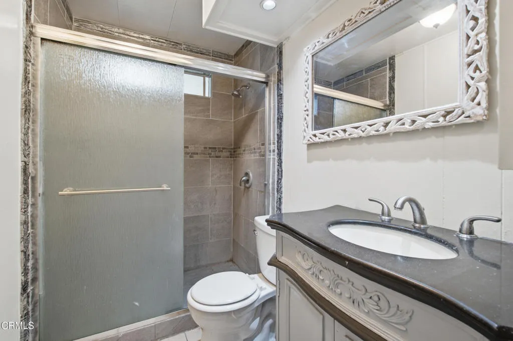 30_bathroom