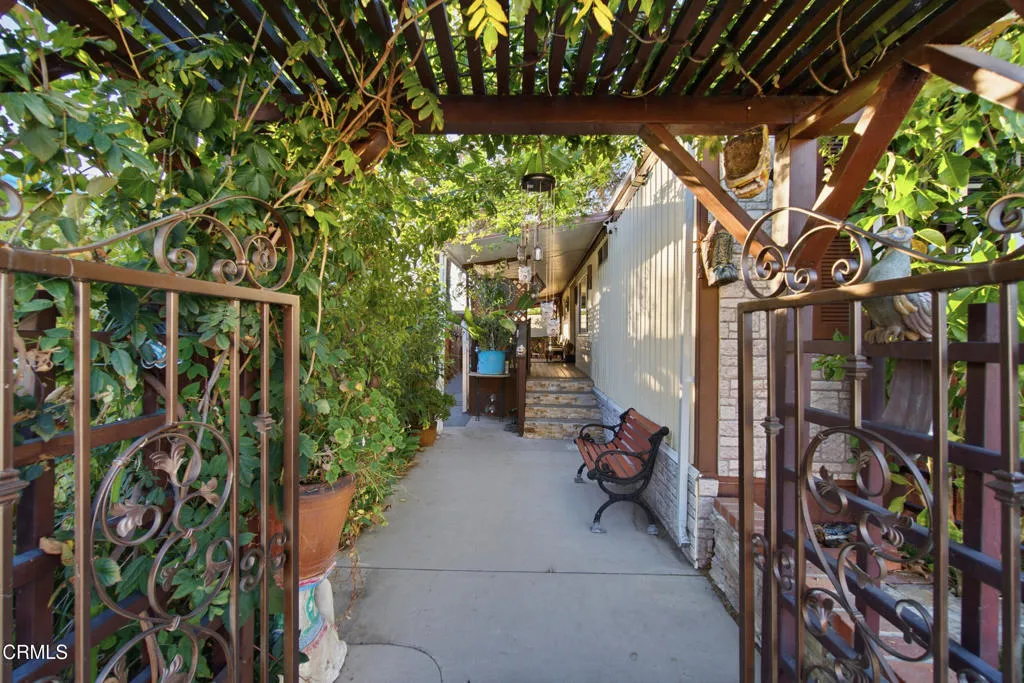 5_front patio