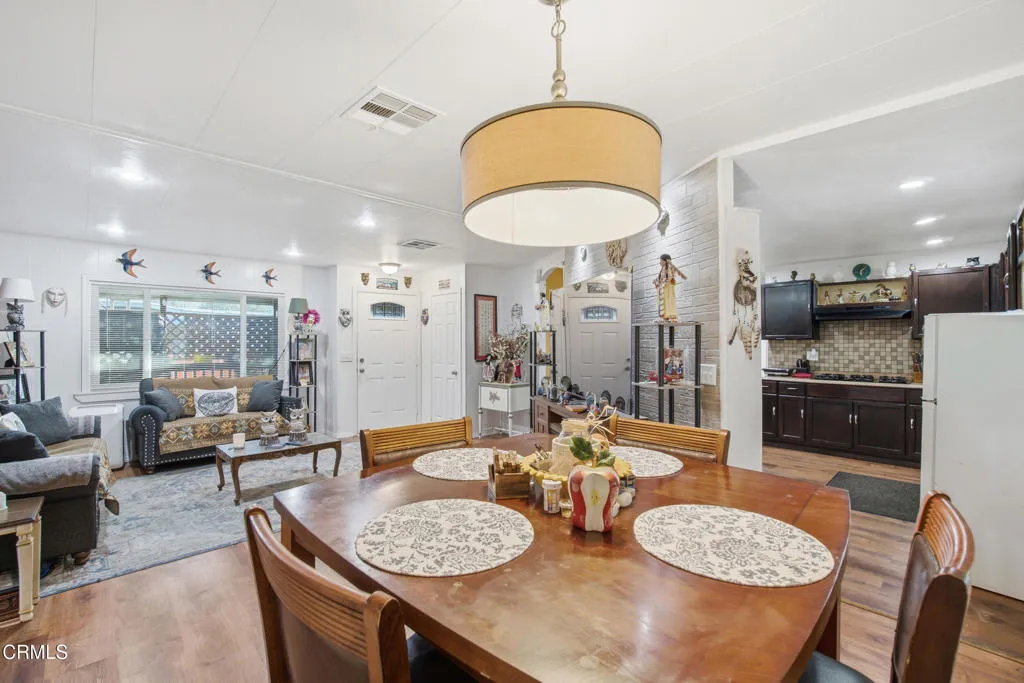 16_dining area