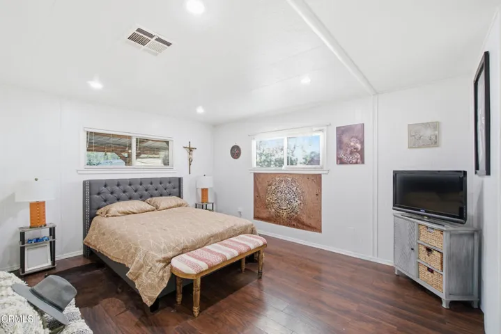 21_primary bedroom