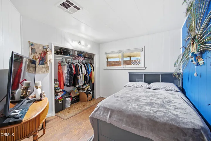 27_bedroom