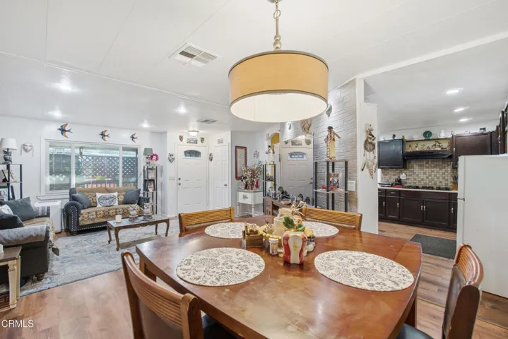 16_dining area