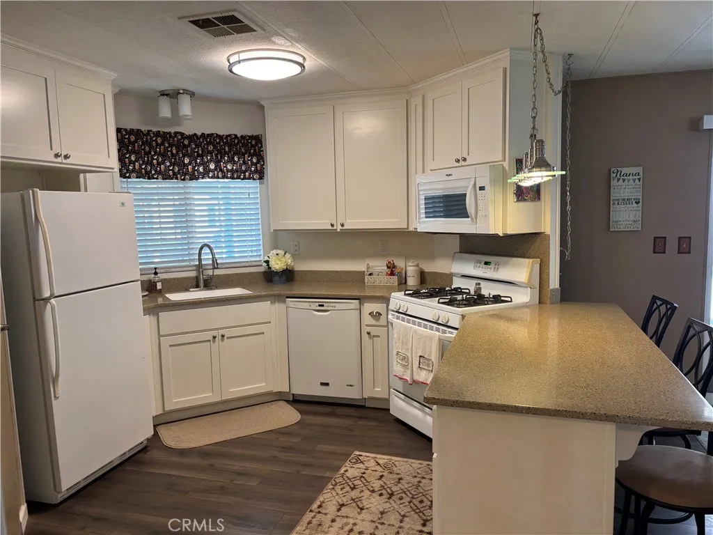 Kitchen with eating bar