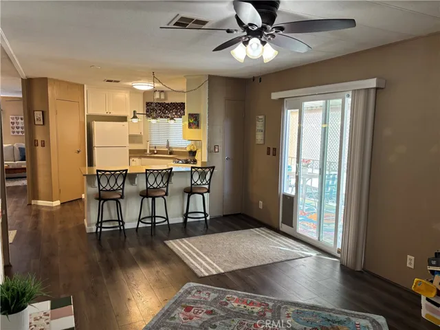 Family room and kitchen eating bar