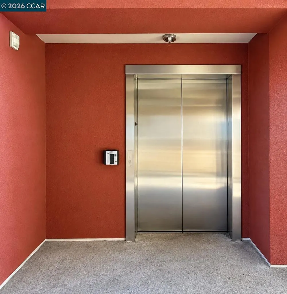 Elevator Elevator
