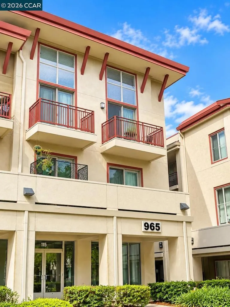 Top Floor Unit with Private Balconies 965 buliding Top Floor Unit with Private Balconies 965 buliding