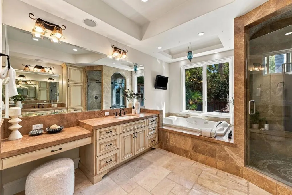 Primary bath with dual vanity, soaking tub and makeup counter, Los Gatos Primary bath with dual vanity, soaking tub and makeup counter, Los Gatos