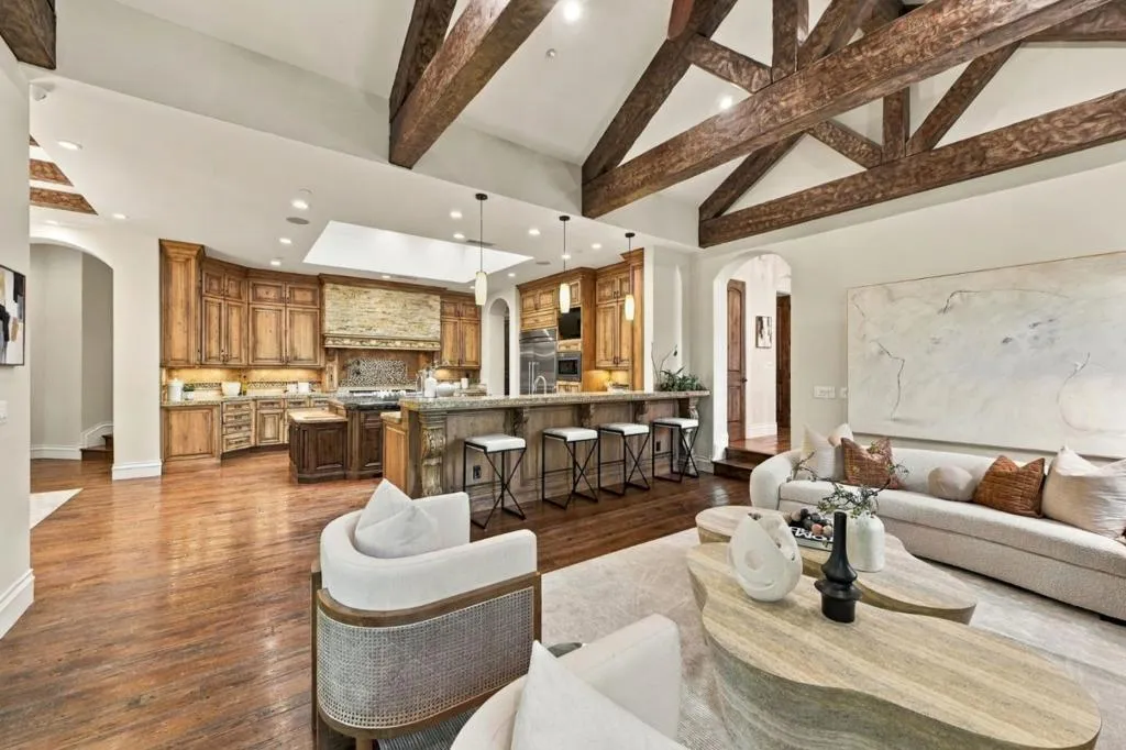 Kitchen and family room with large island and bar seating, Los Gatos Kitchen and family room with large island and bar seating, Los Gatos