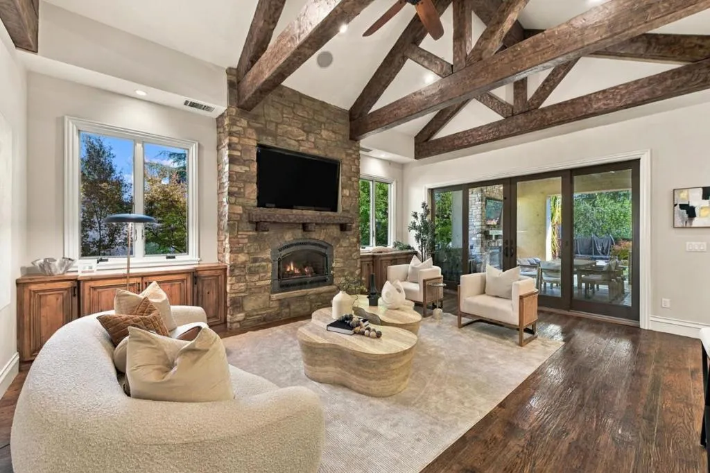 Family room with fireplace, TV and sliding doors to the patio, Los Gatos Family room with fireplace, TV and sliding doors to the patio, Los Gatos