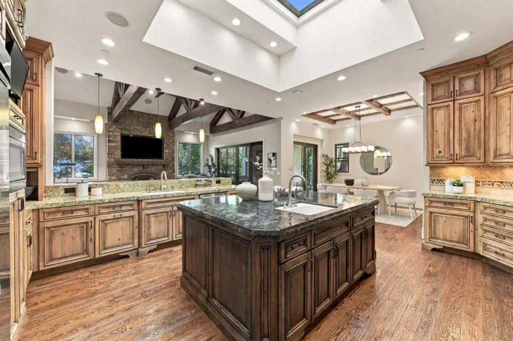 Gourmet kitchen island open to the family room, Los Gatos Gourmet kitchen island open to the family room, Los Gatos