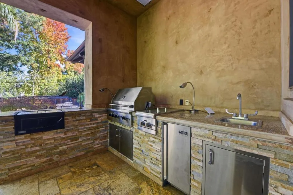 Outdoor kitchen with built-in stainless BBQ and stone counter, Los Gatos Outdoor kitchen with built-in stainless BBQ and stone counter, Los Gatos