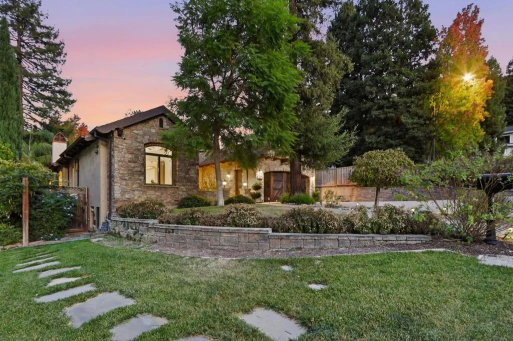 Front entry walkway at dusk with landscape lighting, Los Gatos Front entry walkway at dusk with landscape lighting, Los Gatos