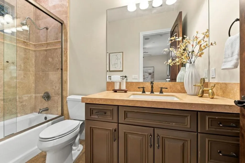En-suite bath with granite vanity and tub shower, Los Gatos En-suite bath with granite vanity and tub shower, Los Gatos