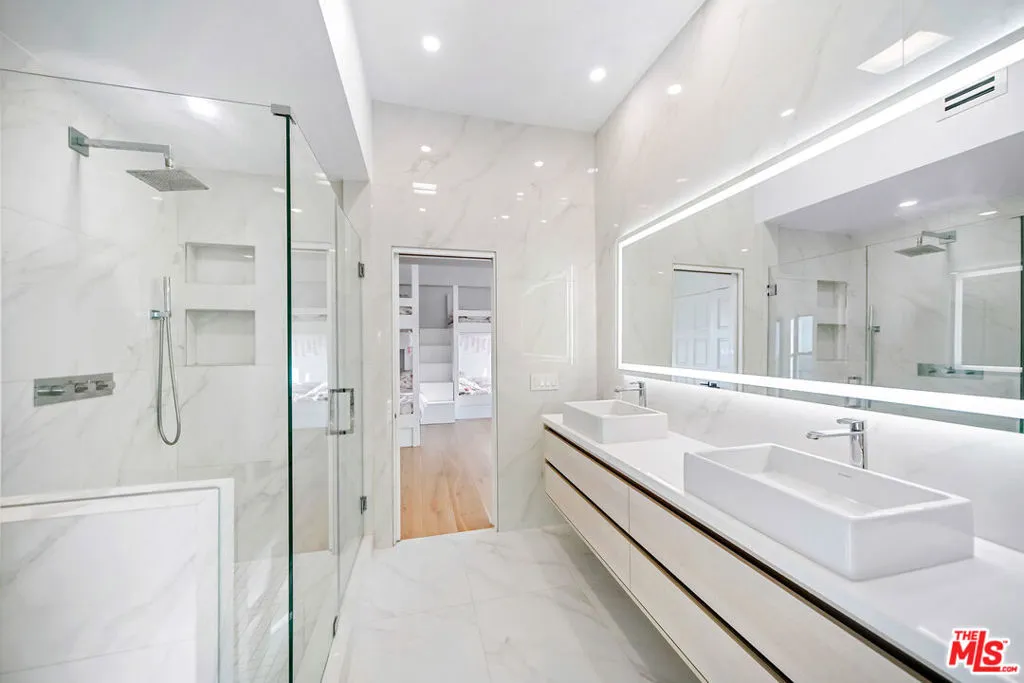 2nd primary bath