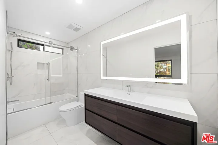 guest bathroom 3