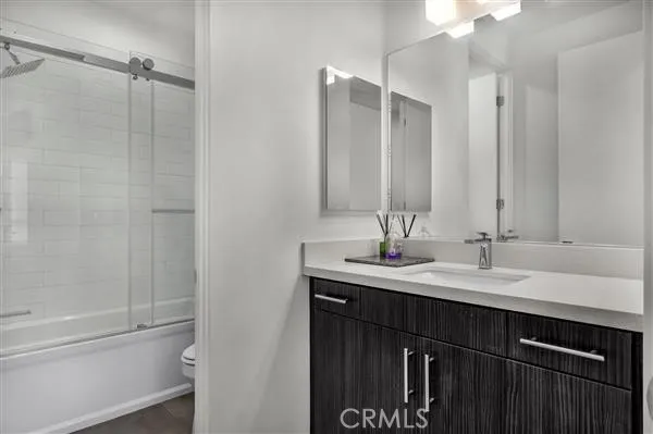 Full bathroom Full bathroom