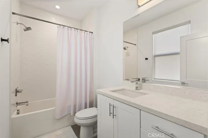 3rd Floor Ensuite Bathroom