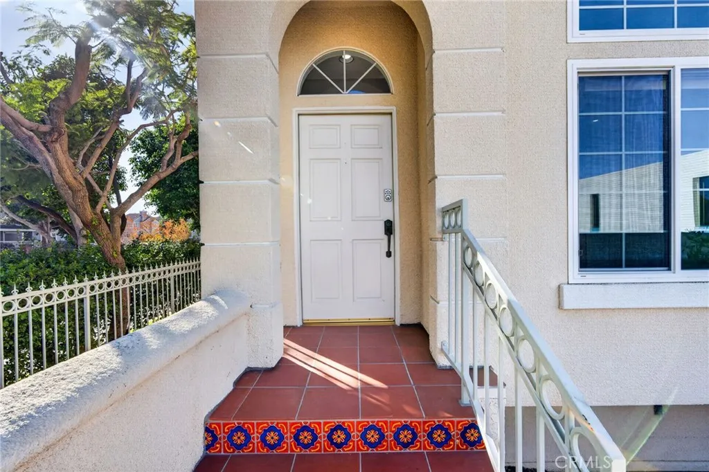 Tiled Front Steps to Entry