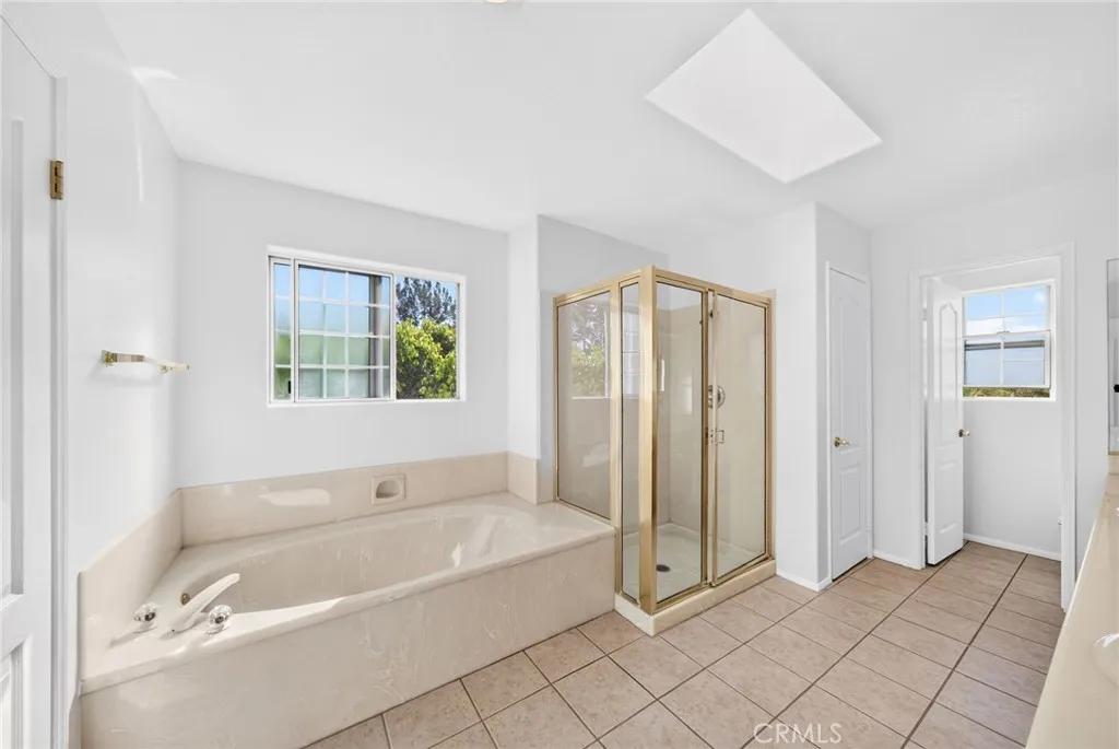 Soaking Tub and Walk in Shower