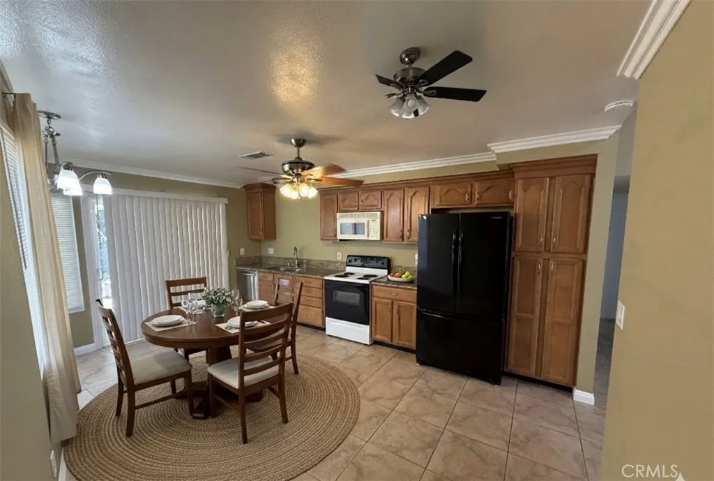 Ample kitchen area for dining Ample kitchen area for dining