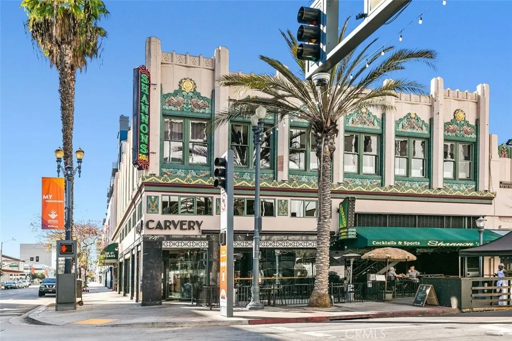 Long Beach blends old and new with character and charm. Long Beach blends old and new with character and charm.