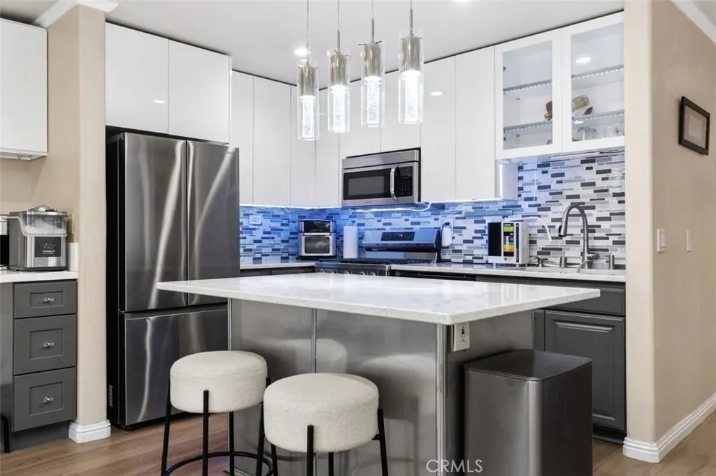 Kitchen View 3 - the decorative pendants create a modern feel Kitchen View 3 - the decorative pendants create a modern feel